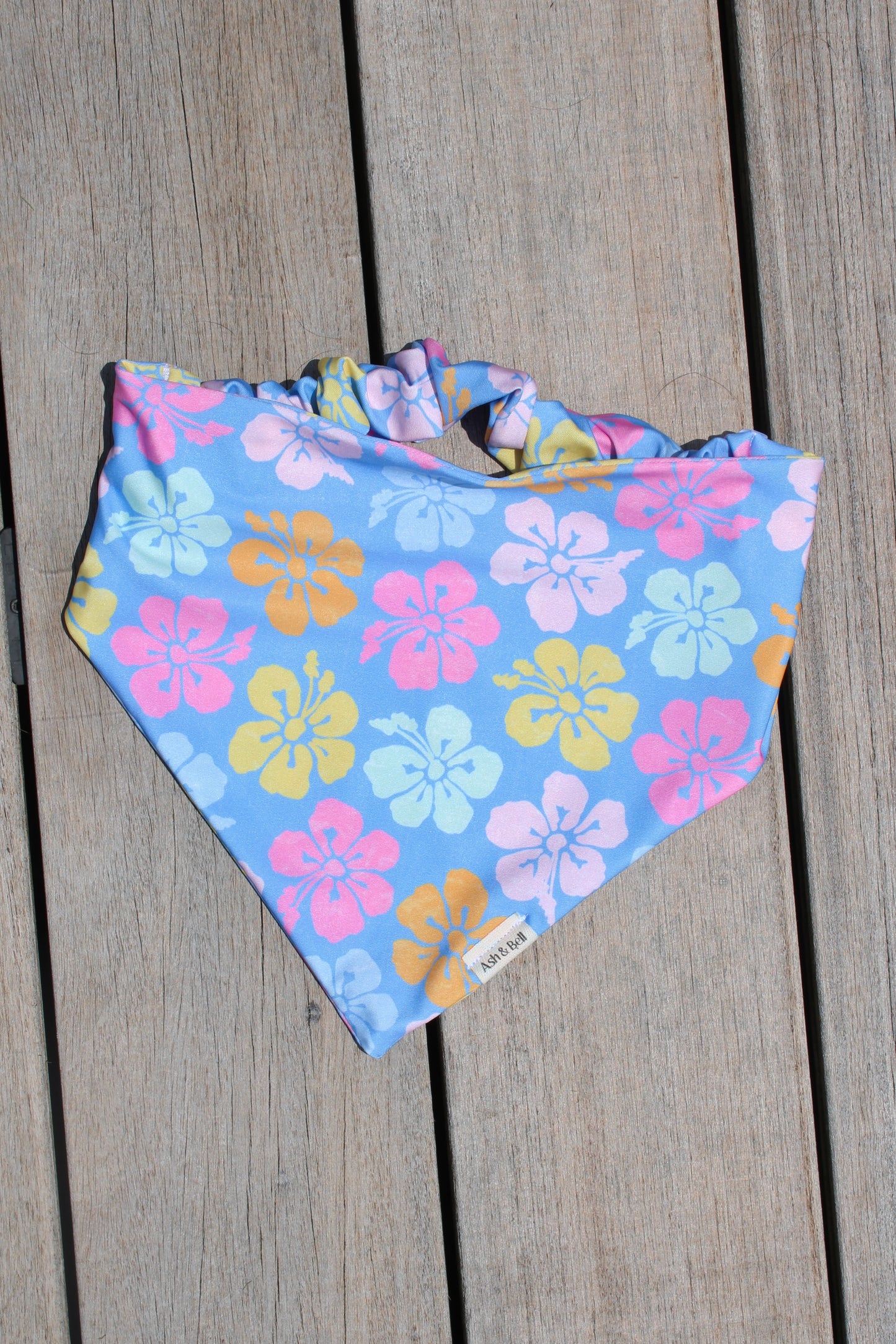 Scrunchie Water-Dana in Hibiscus